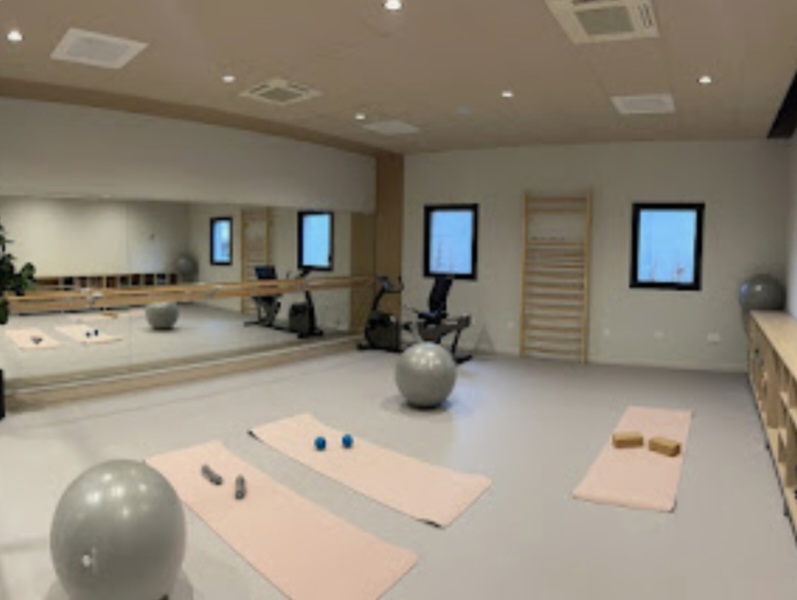 Photo de Christine Gauthier, Hatha yoga, yoga adapté et yoga du rire.