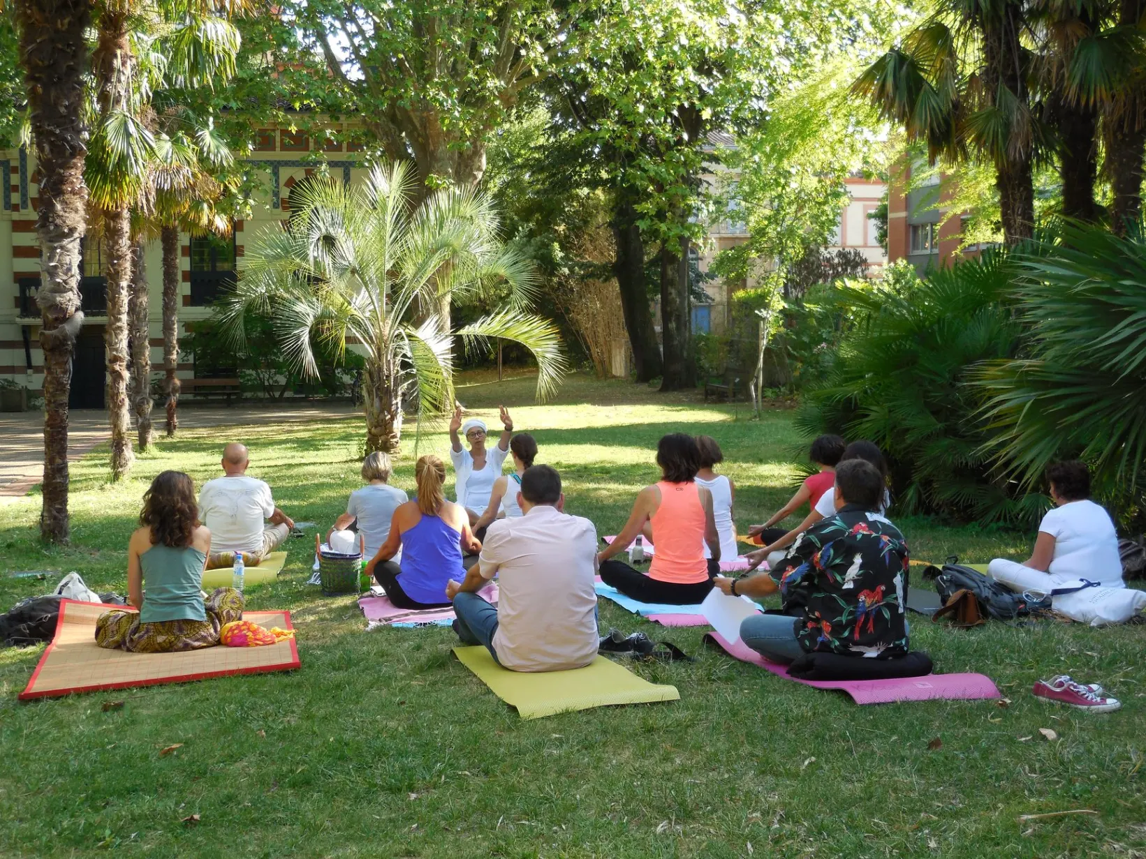 Photo de couverture de COURS DE YOGA ET D'EVEIL DE CONSCIENCE